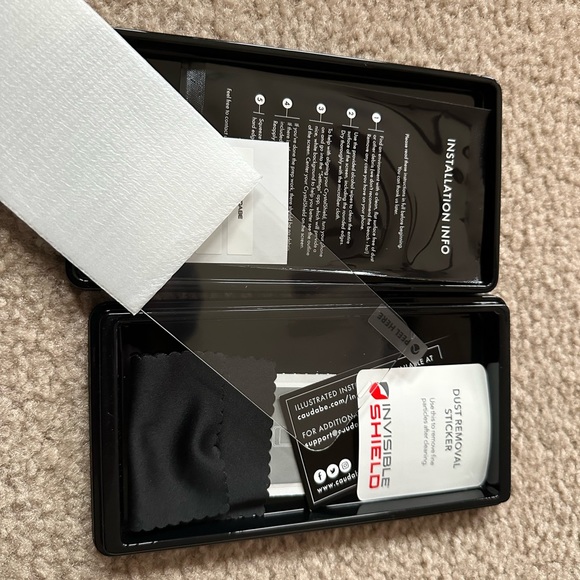 2 phone cases and 1 glass screen protector (for iPhone 12/12 pro) - Picture 9 of 10